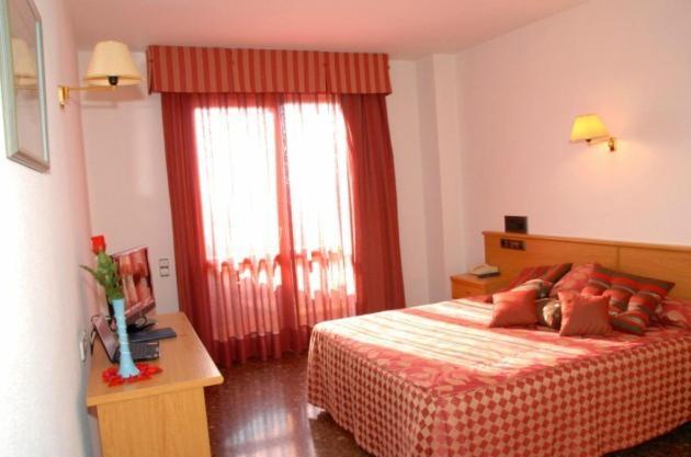 Hotel La Imperial Luceni Zimmer foto